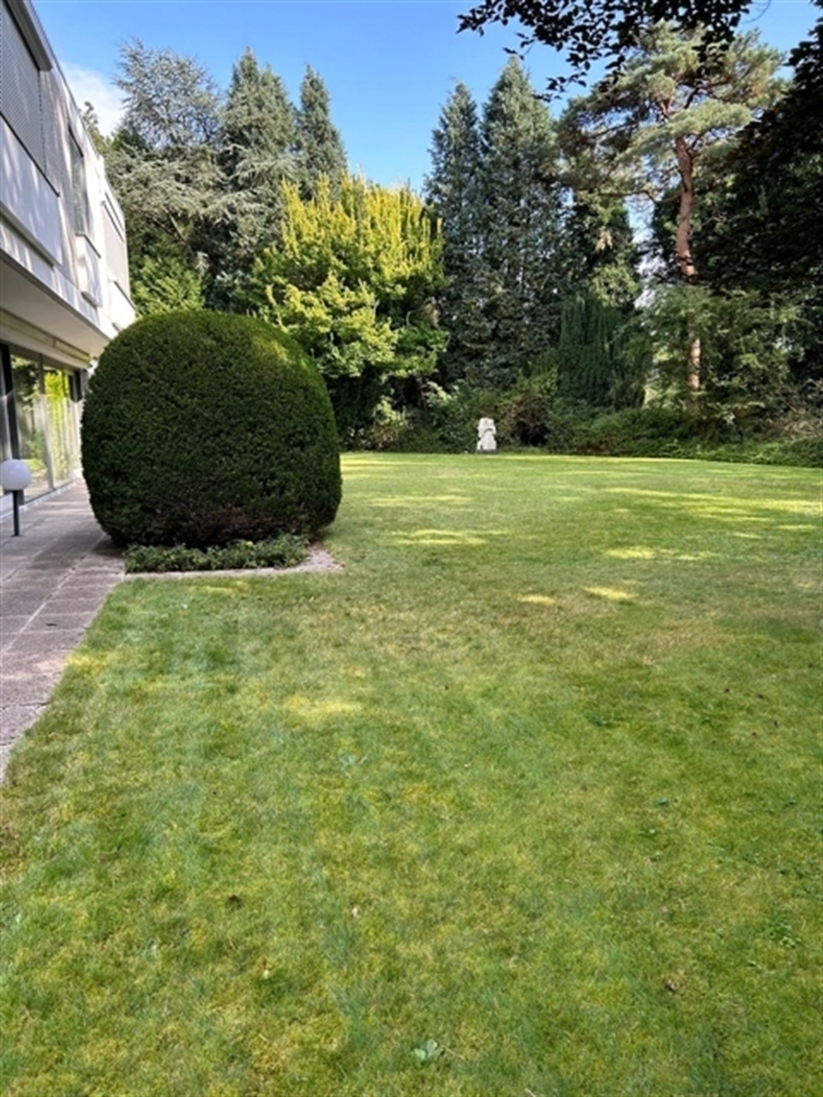 Unieke karaktervolle villa verscholen in het groen nabij het centrum foto 15