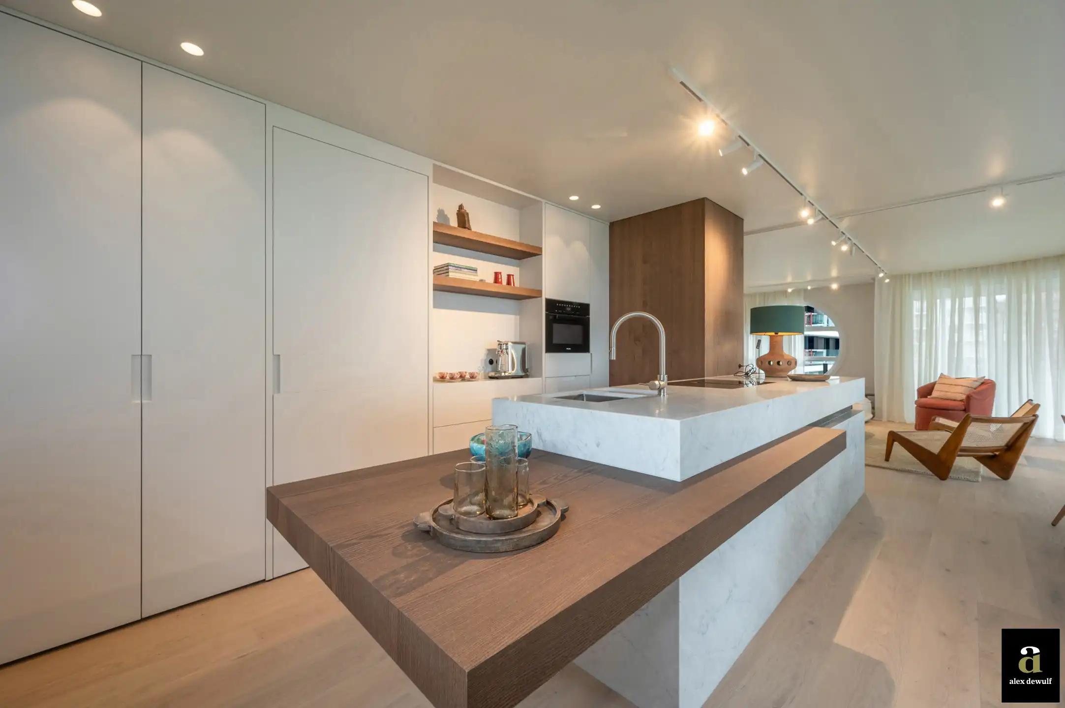 Uitstekend gelegen en stijlvol gerenoveerd appartement met goed zeezicht in villaresidentie [Kustlaan - Knokke Zoute]. foto 14