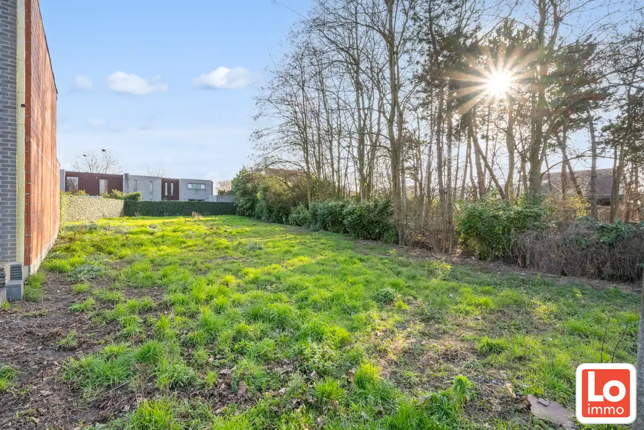 Mooi perceel bouwgrond voor een halfopen woning op een rustige locatie in Zaffelare! foto {{pictureIndex}}