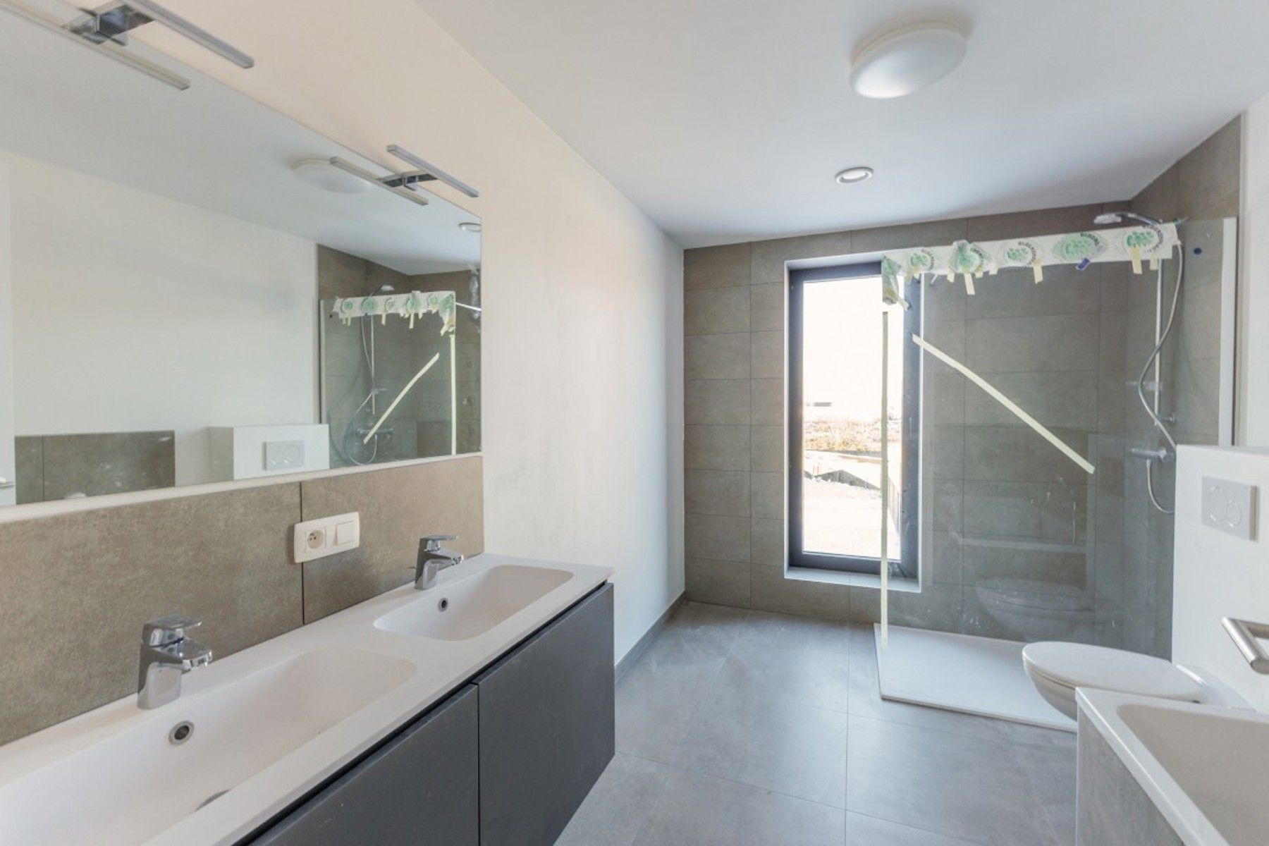 Ruime nieuwbouwwoning foto 17