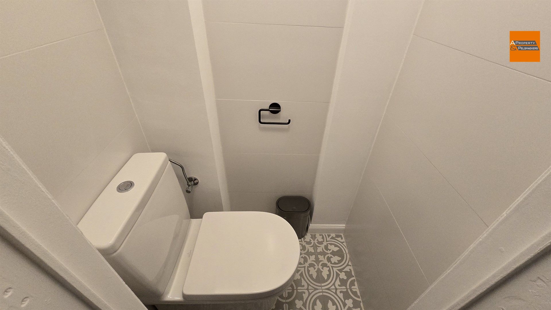 Opgefrist gelijkvloersappartement in Etterbeek foto 18