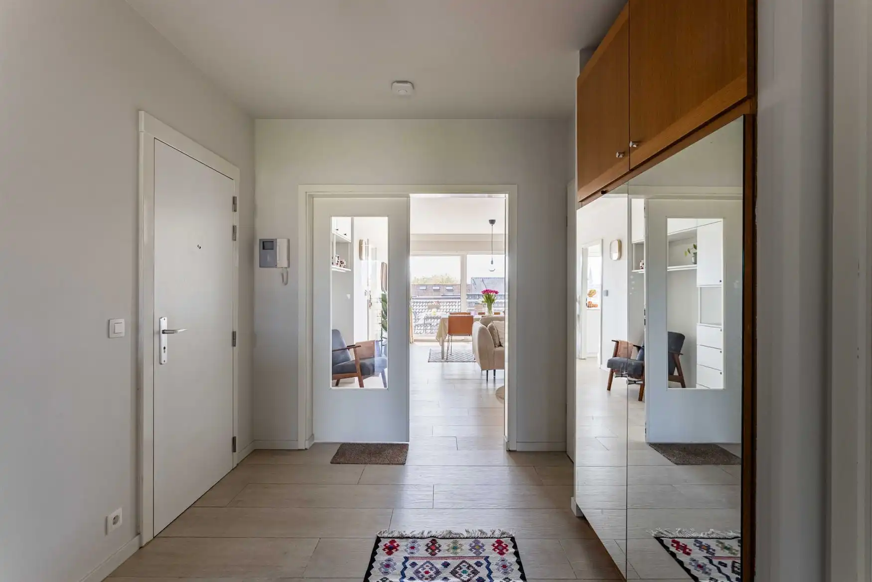 Stijlvol gerenoveerd appartement met 2 terrassen en uniek uitzicht. foto 2