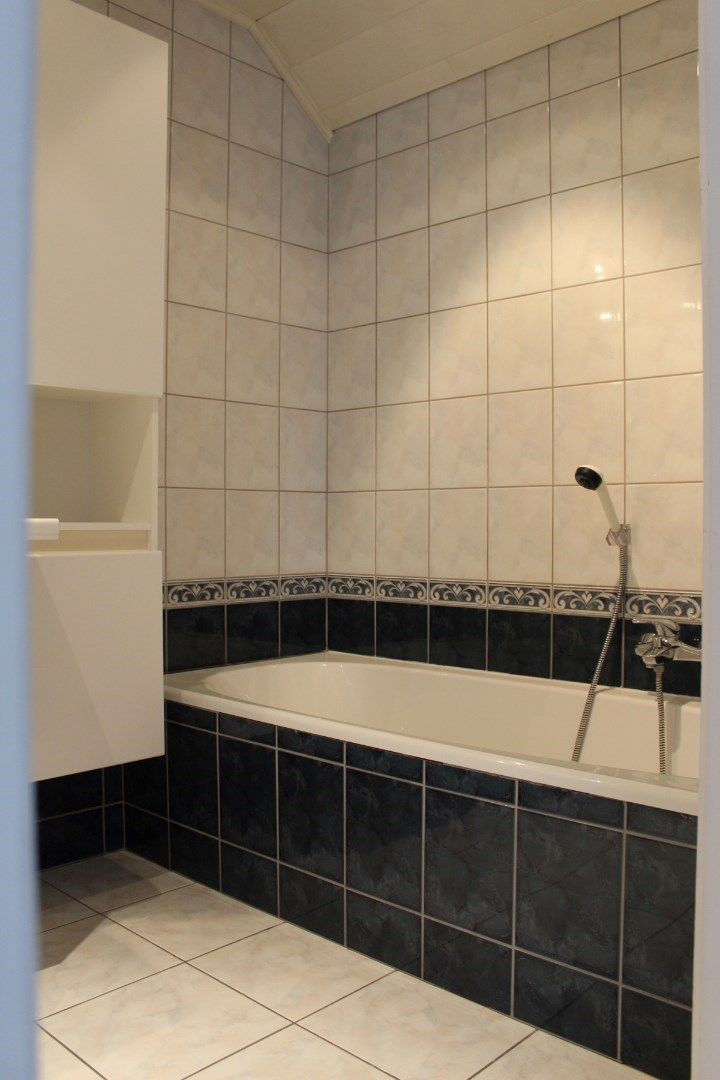 Lichtrijk duplex appartement in hartje Zonhoven (3slpk, 2badk, 2 parkings) foto 8