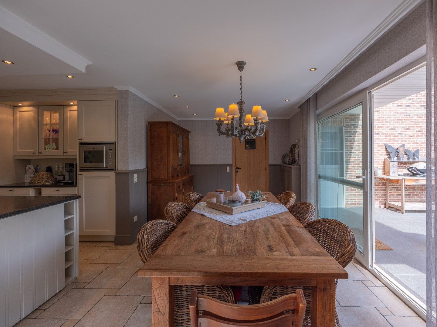 Luxueuze villa met prachtige tuin met zwembad foto 6