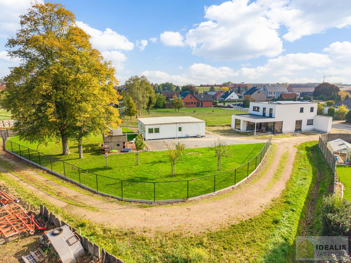 IDEALIS VASTGOED – RUIME (CASCO/VERDER AF TE WERKEN) NIEUWBOUWVILLA MET DE PERFECTE INDELING, EEN HEERLIJKE LEEFRUIMTE, KANTOOR, EXTRA RUIME BERGING, 3 RUIME SLAAPKAMERS, 3 BADKAMERS, CARPORT EN OVERDEKT TERRAS OP EEN RIANT PERCEEL VAN MAAR LIEFST 29A 51CA MET VRIJE ZICHTEN EN DE PERFECTE ORIENTATIE! foto 33
