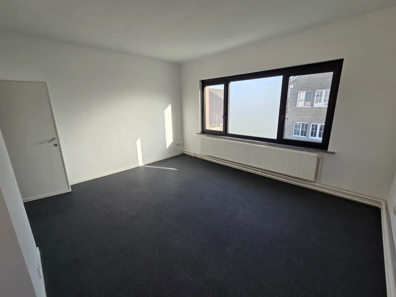 Ruime en charmante gezinswoning met drie slaapkamers foto 12