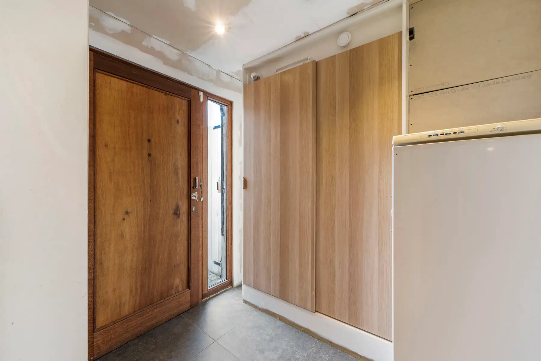 Stijlvolle, instapklare woning met moderne afwerking en gezellige tuin in Genk foto 11