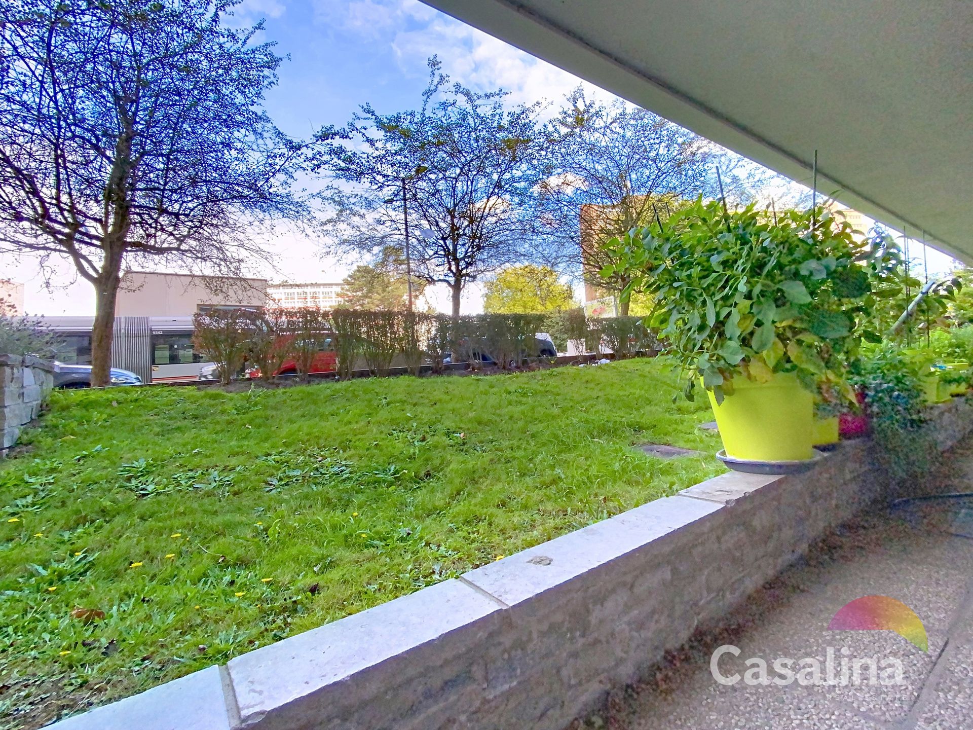 Een gelijkvloerse kantoor, te renoveren van ± 34 m² foto 10