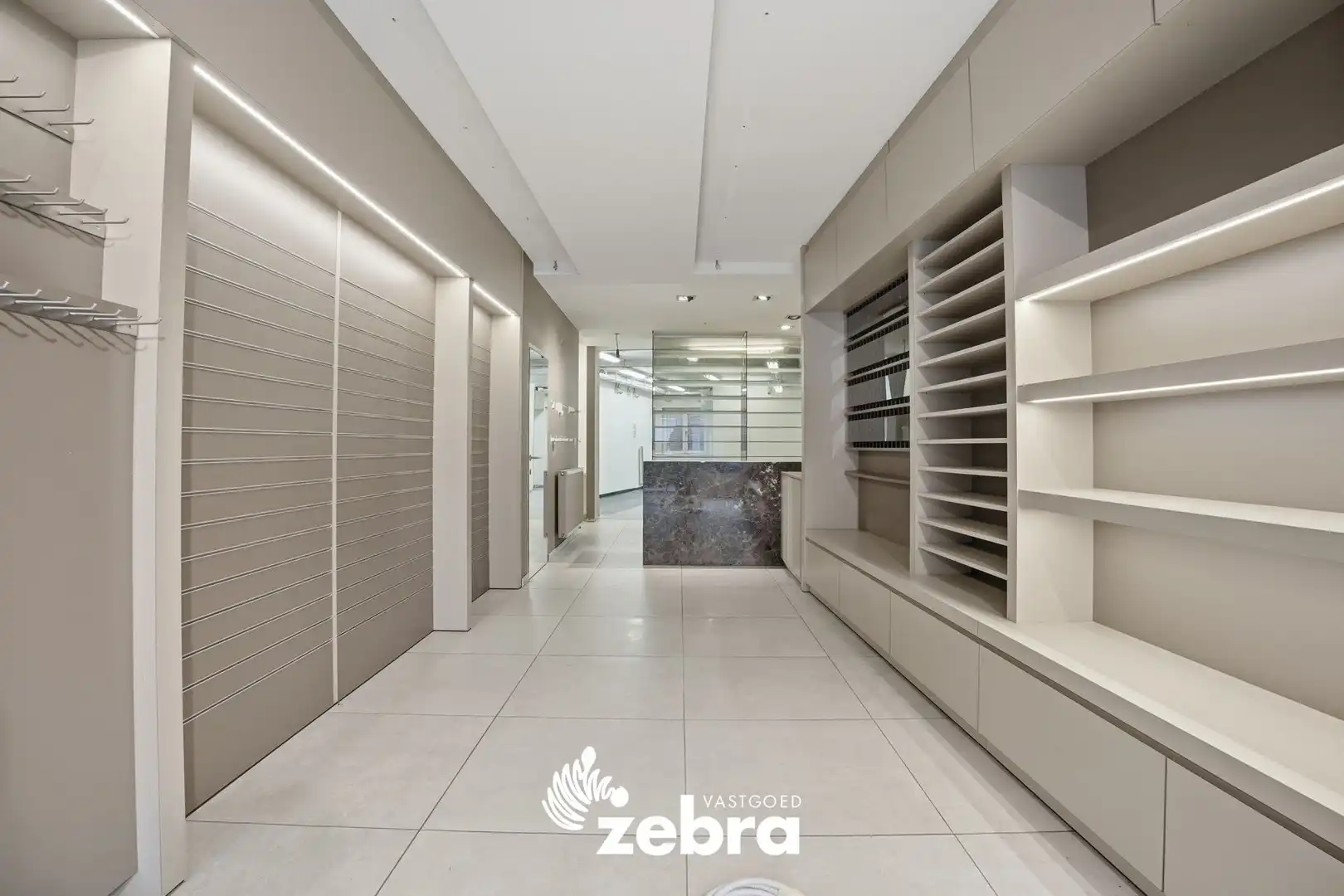 Commercieel handelspand met stijlvolle woonst in centrum Roeselare! foto 2