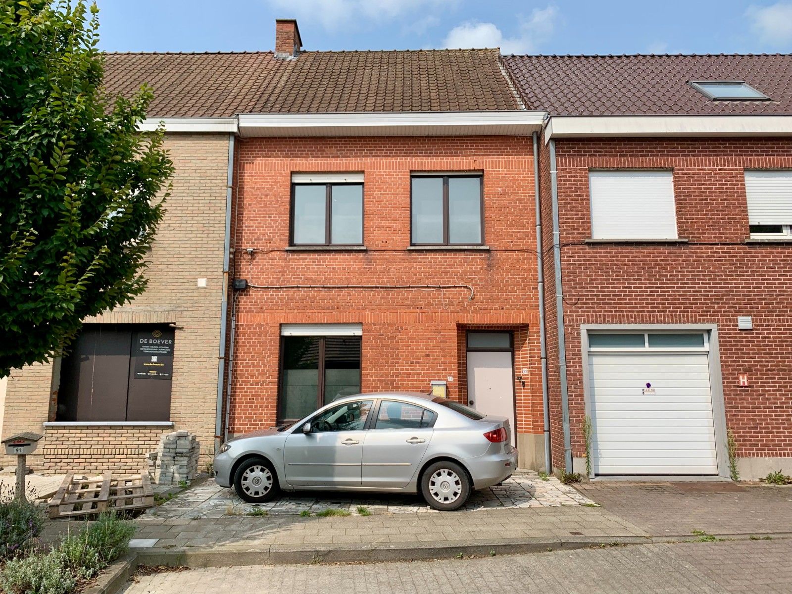 Goed gelegen rijwoning in centrum Deinze foto 1