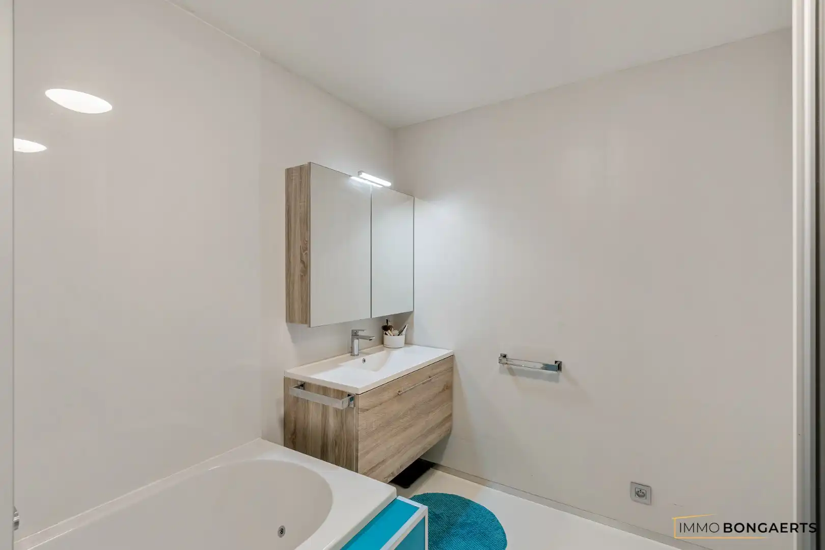 Gemeubeld appartement met 2 slaapkamers foto 13