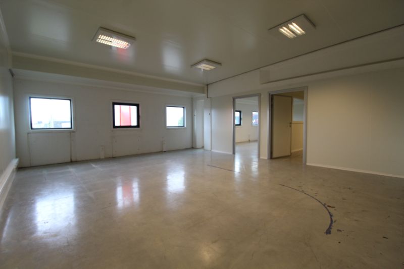 Bedrijfsgebouw op strategische ligging te huur in Roeselare(Beveren) foto 11