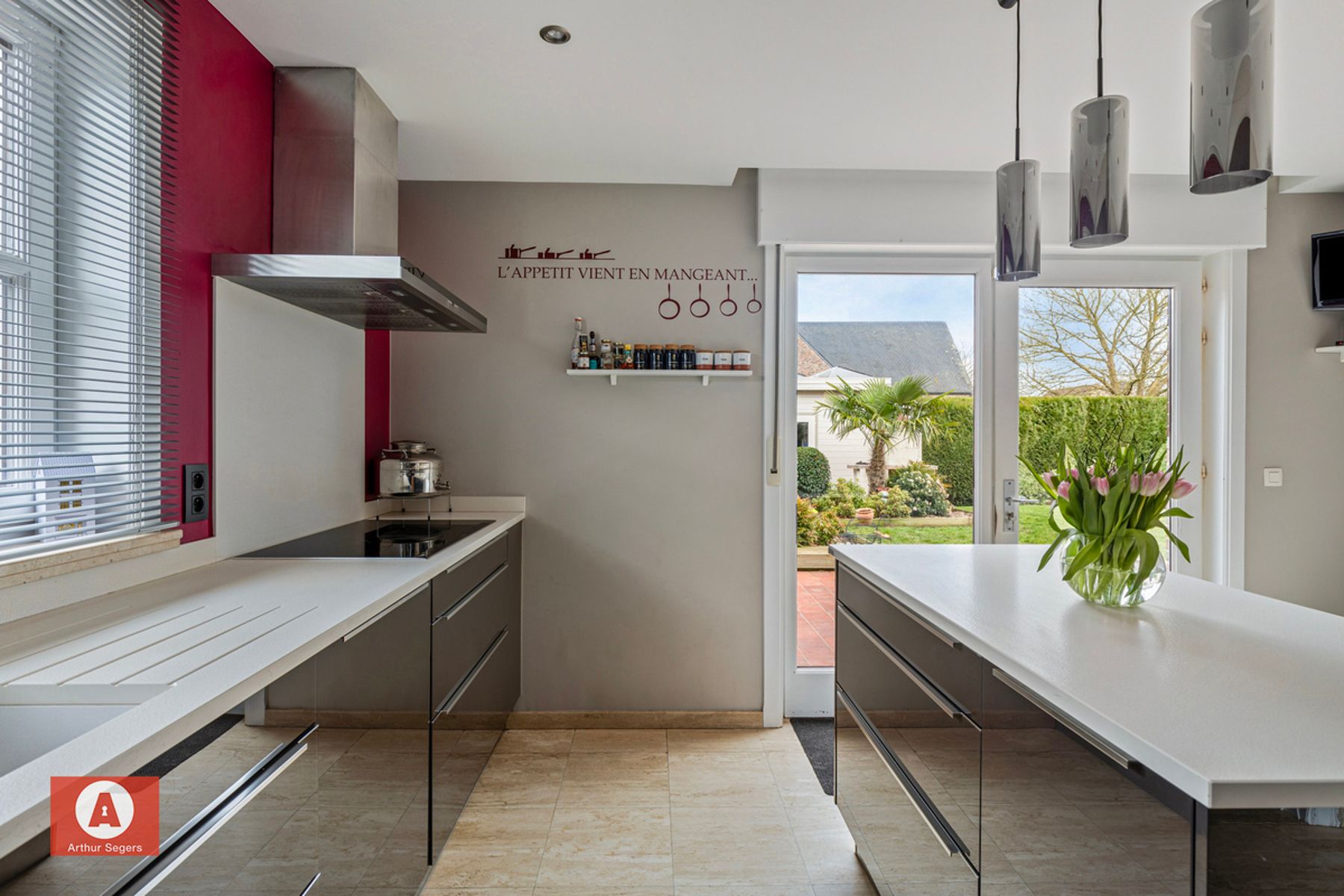 Ruime open bebouwing met 4 slaapkamers op 10 are foto 12