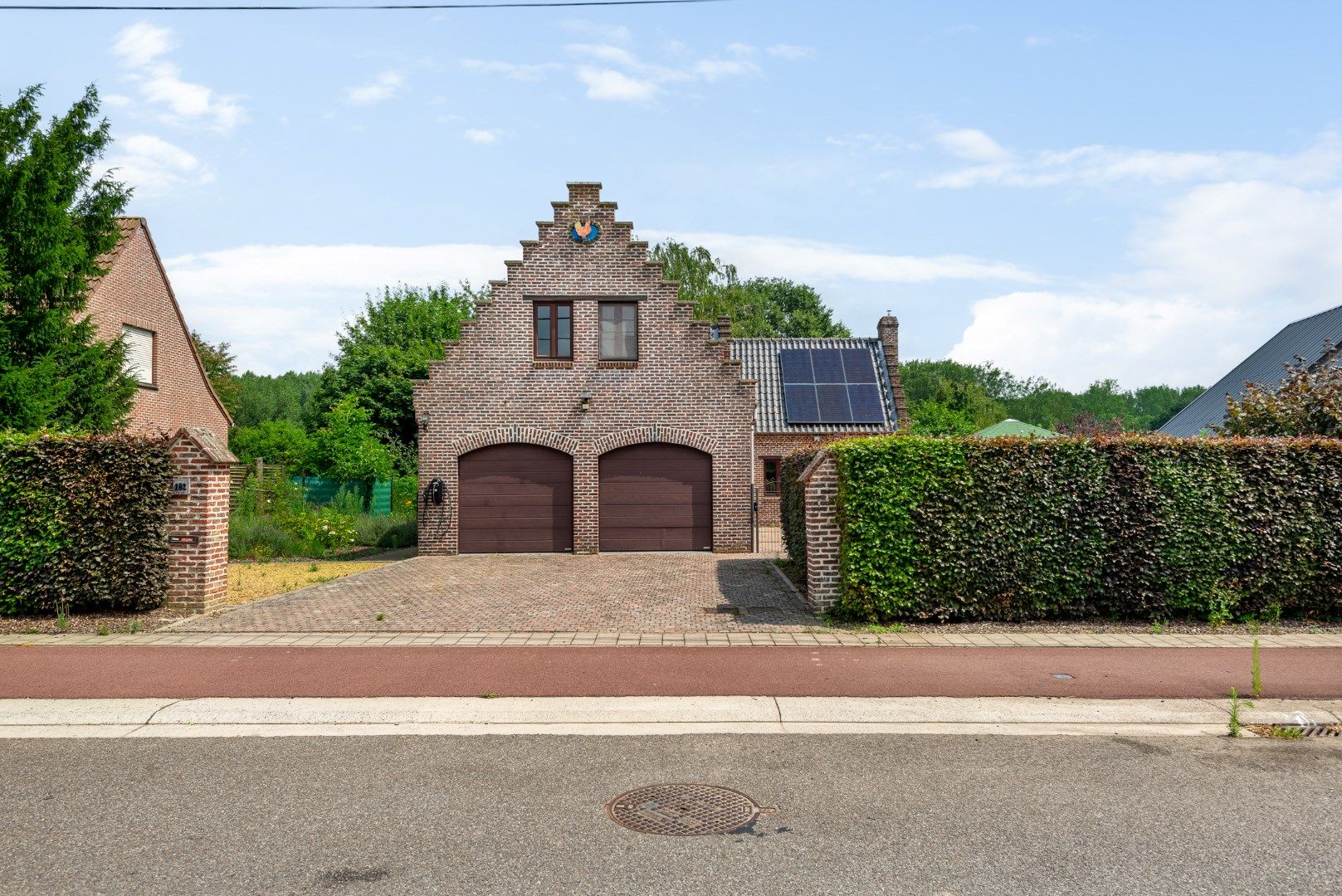 Instapklare villa met karakter in rustig Zemst | Ruime tuin & zonnepanelen en batterij. foto 1