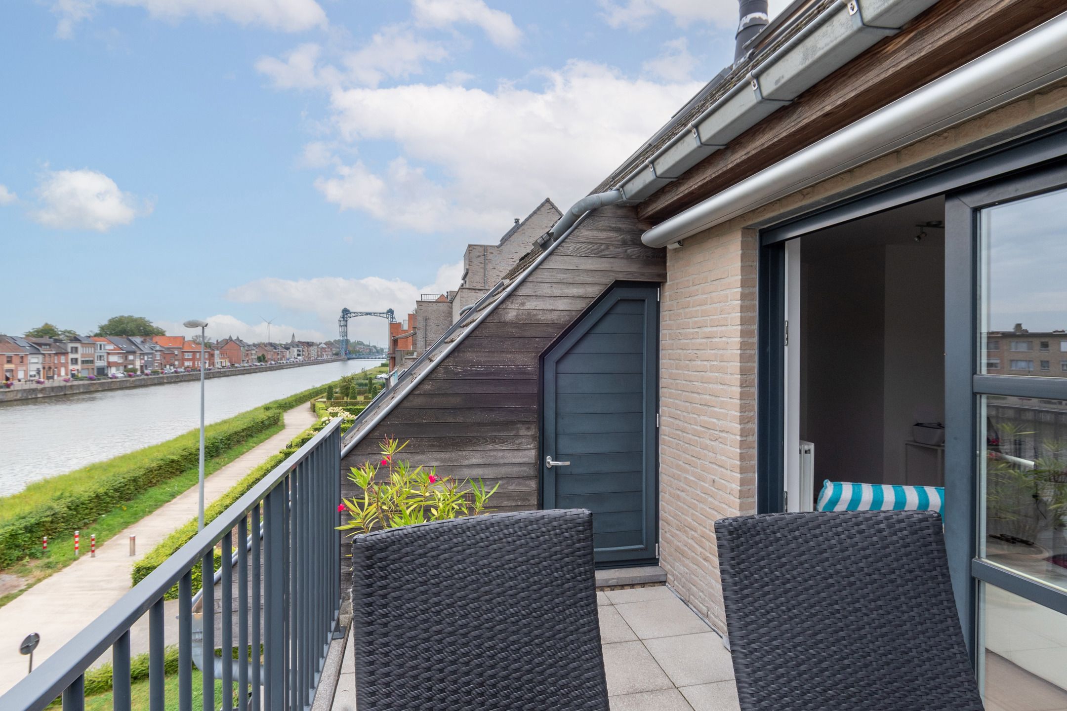 Modern duplex appartement met uitzicht op het kanaal foto 16