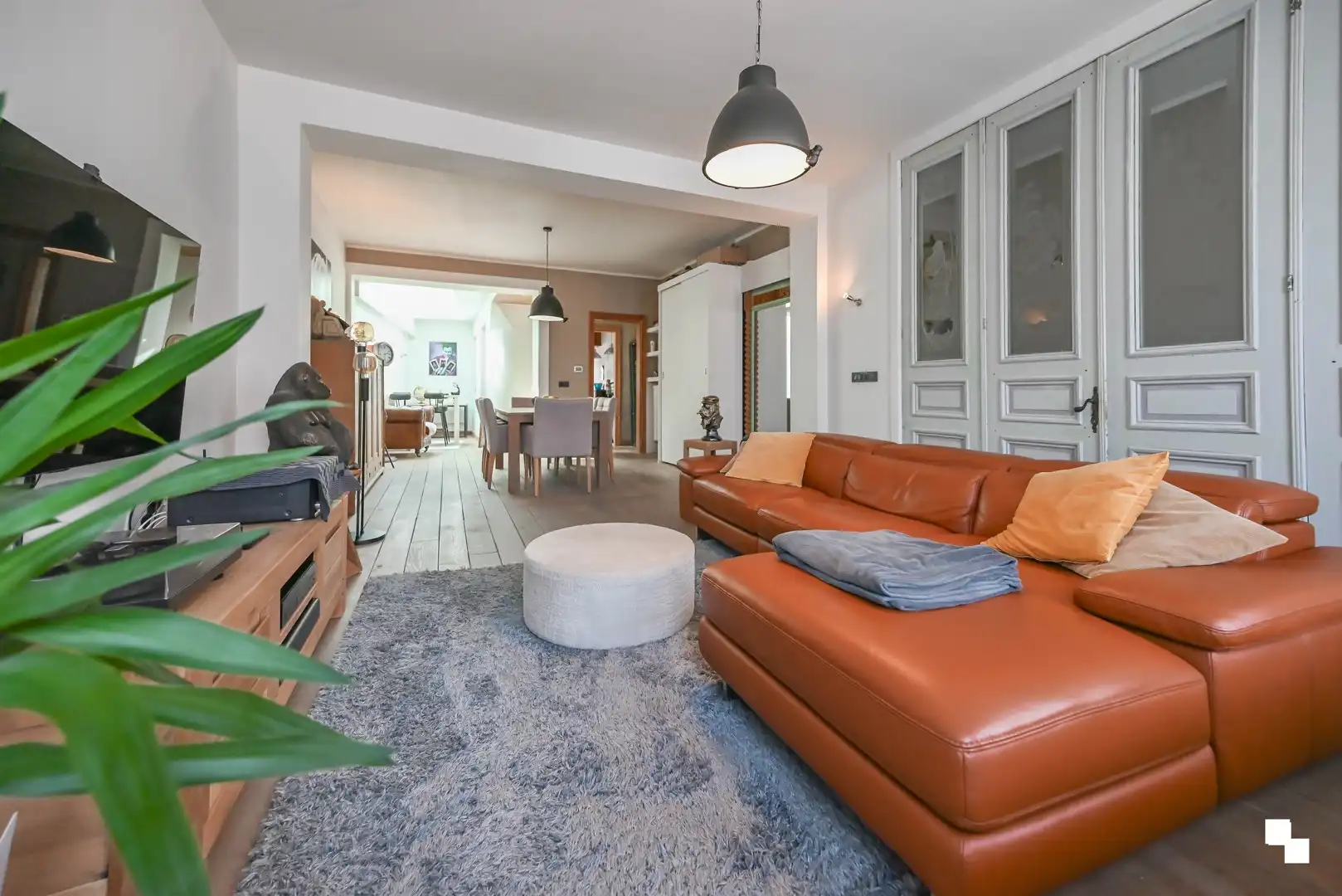 Ruime, volledig gerenoveerde woning met tuin nabij centrum Izegem foto 3