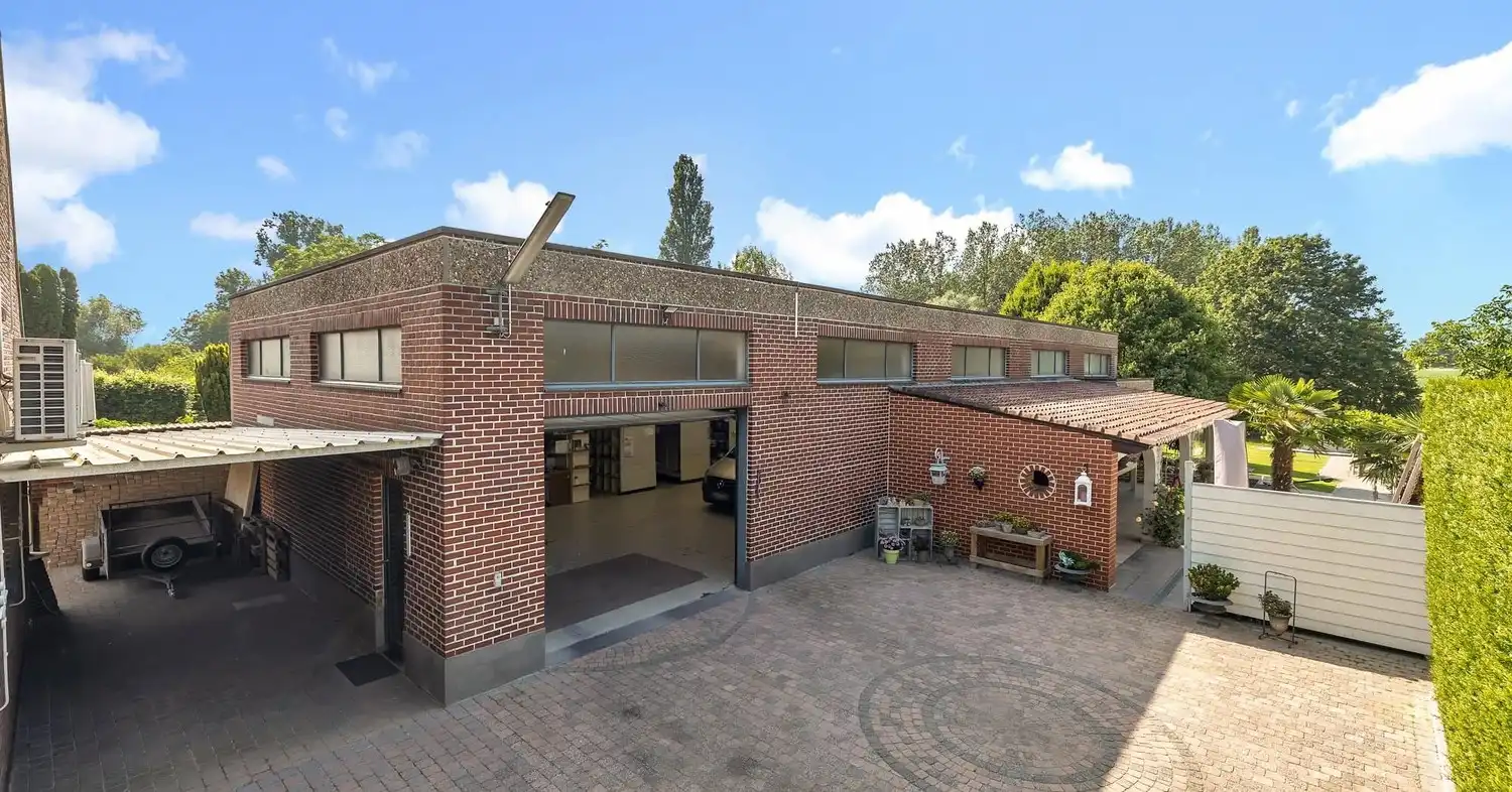 Unieke eigendom met villa, zalige tuin, werkplaats en talrijke mogelijkheden in Okegem foto 8