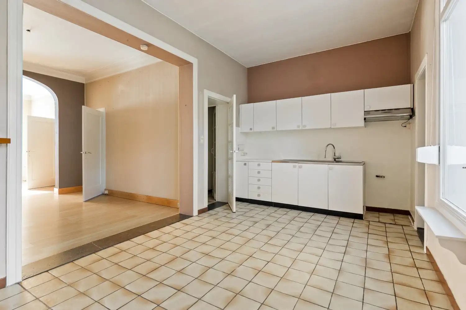 Te renoveren woning met 3 slaapkamers op toplocatie nabij centrum en station van Lier! foto 8