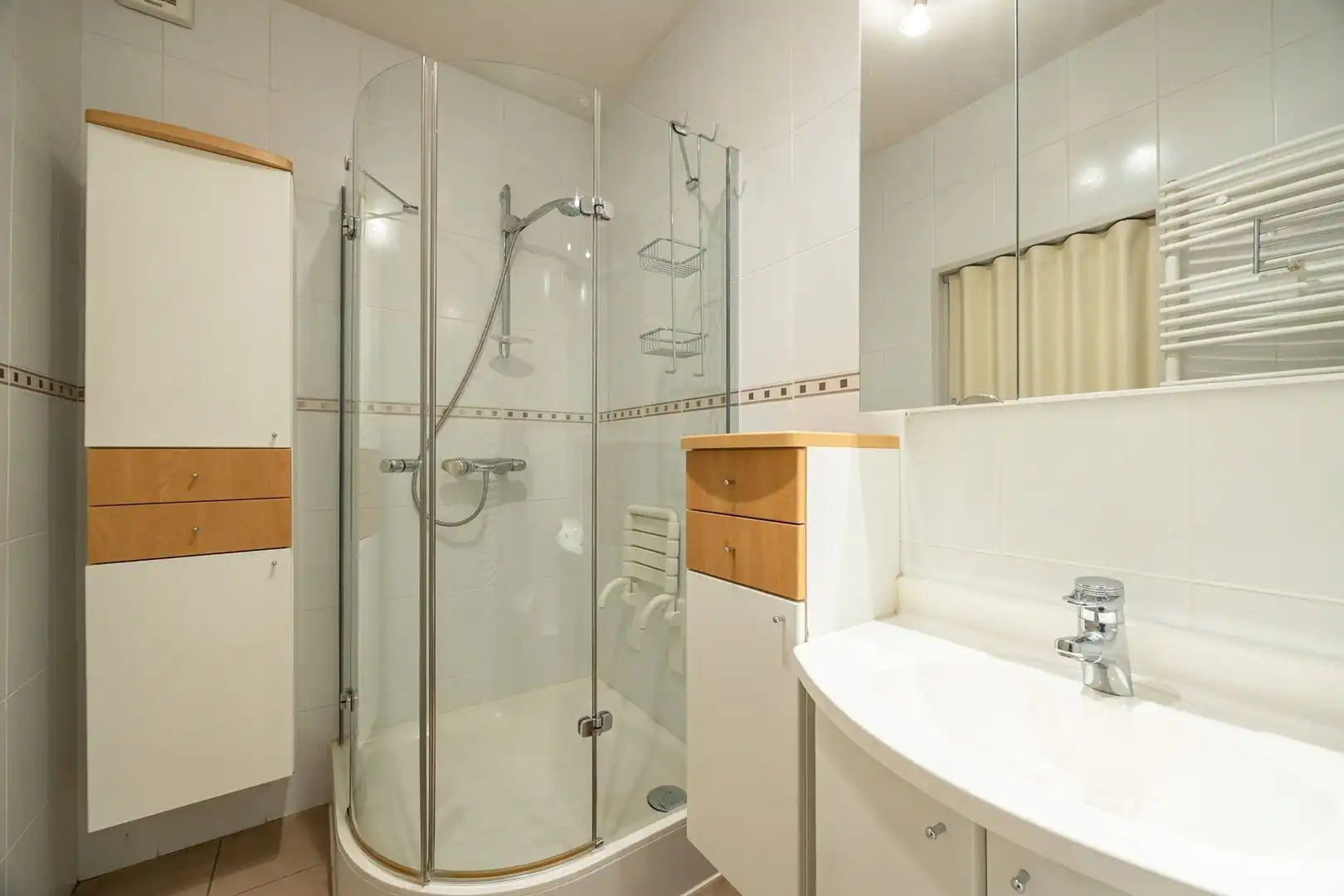 Op te frissen 3-slaapkamerappartement met lift en kelderberging  foto 19