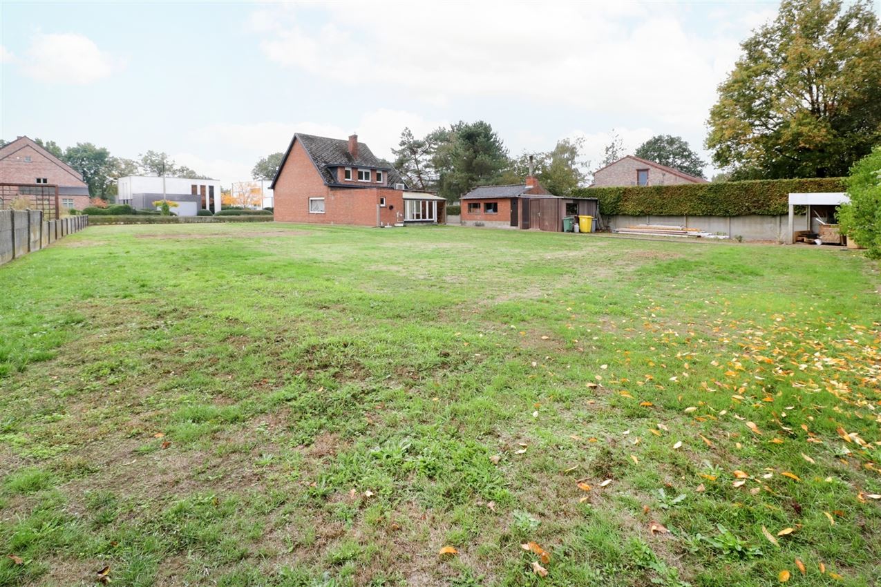 degelijke woning (3 slpk) op 11 a 95 ca foto 2