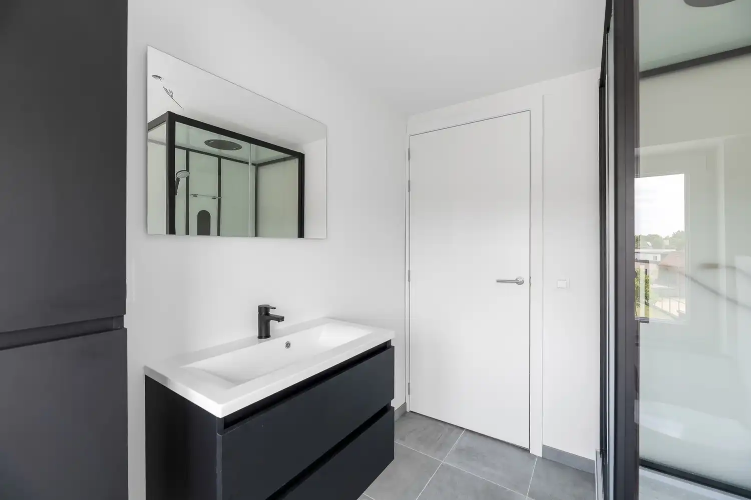 Gerenoveerd appartement met 2 slpkrs foto 8