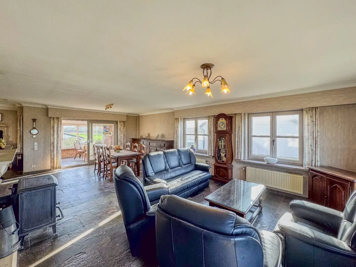 Ruime villa met 3 slaapkamers, ruime garage en tuin. foto 8