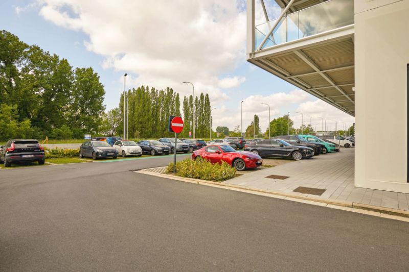 Roeselare - centrum : Kantoorruimtes van in totaal 535m² bruto en terrassen op commerciële ligging foto 9