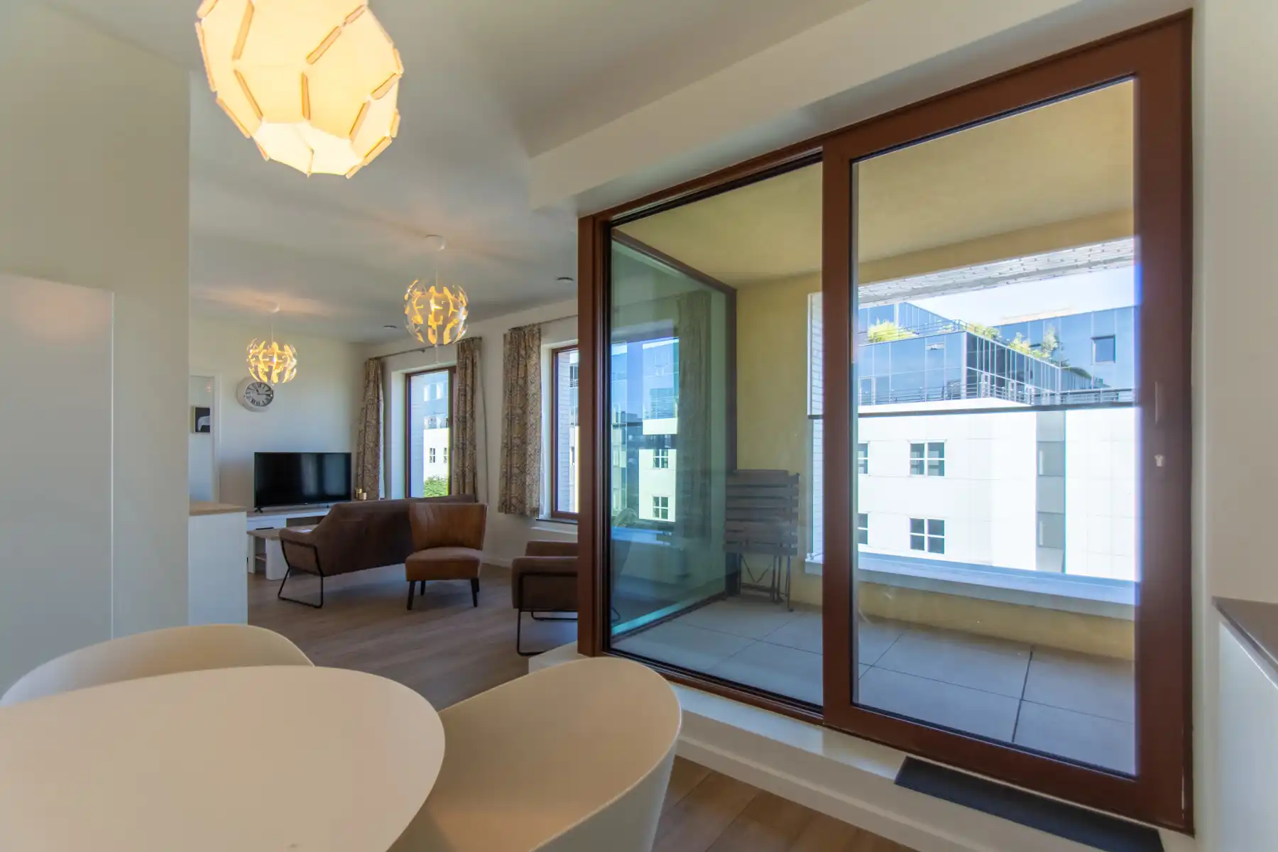 Prachtig gemeubeld 1-kamer appartement met TERRAS foto 3