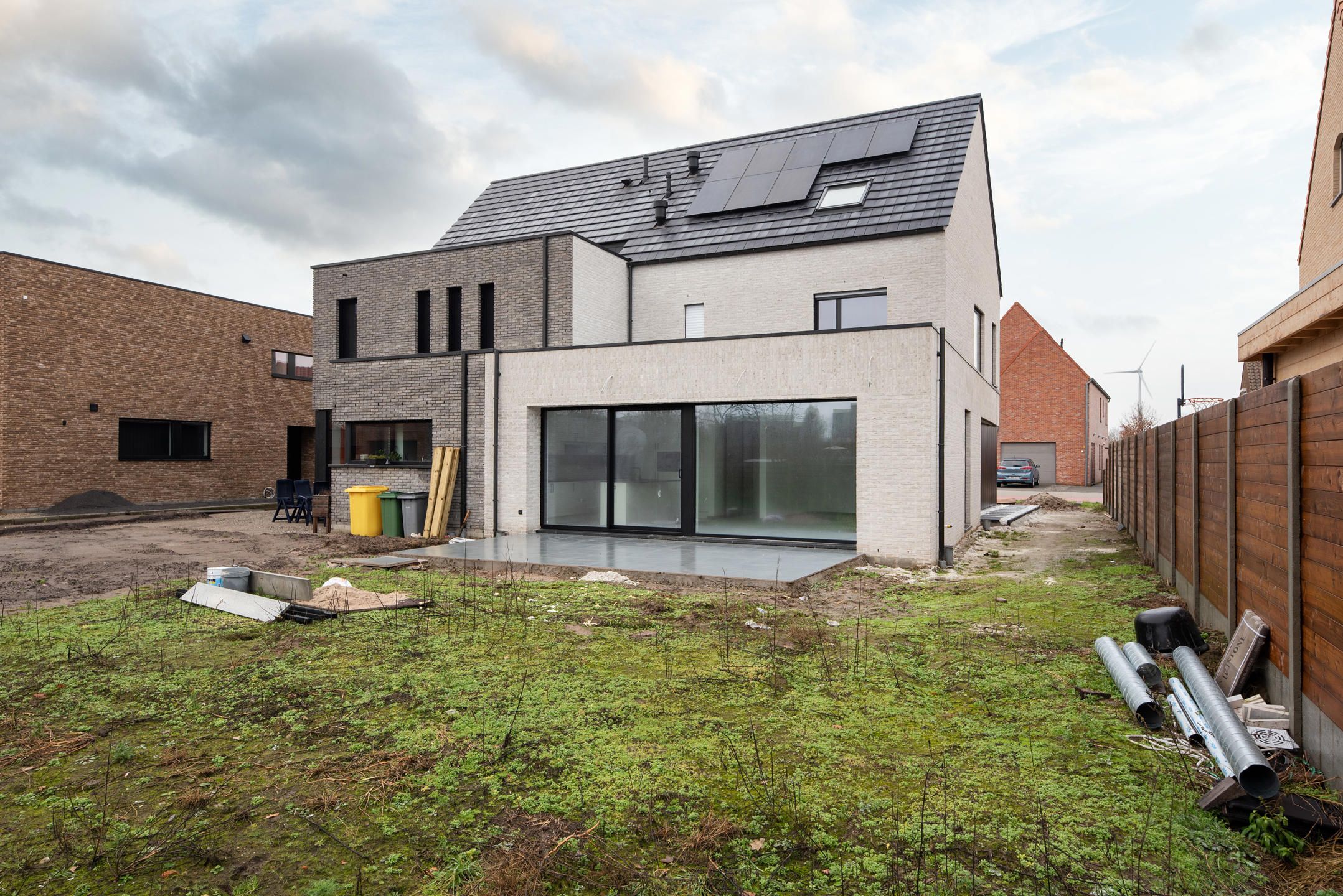 Instapklare nieuwbouw halfopen bebouwing met tuin en garage foto 19