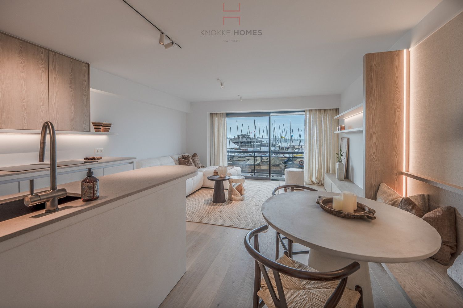 Luxueus gerenoveerd appartement op de zeedijk aan de zeilclub Anemos in Duinbergen foto 7