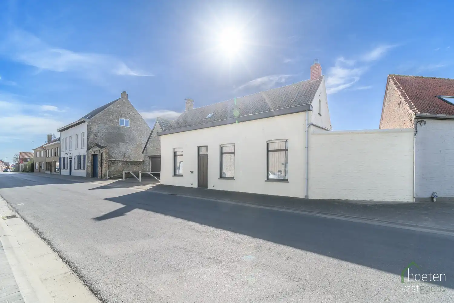 GIJVERINKHOVE: Degelijk woonhuis met 3 slaapkamers, loods (ca 100m²), zonneterras en -tuin op 545m² grondopp. foto 2