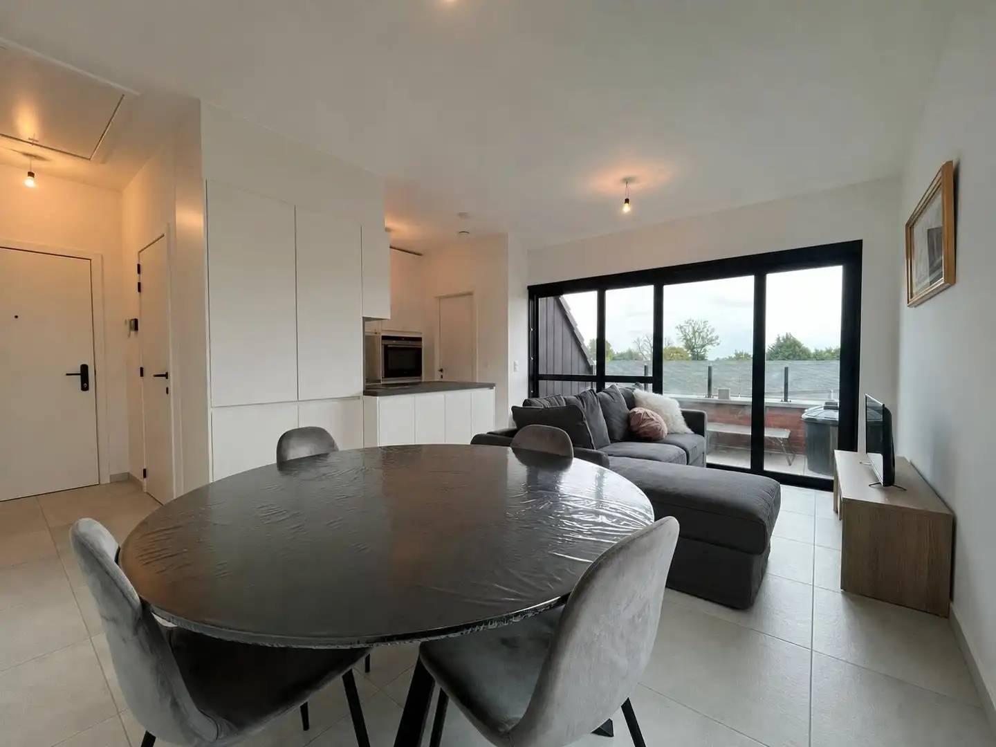 Moorslede – Instapklaar en lichtrijk dakappartement langs de Stroroute foto 3