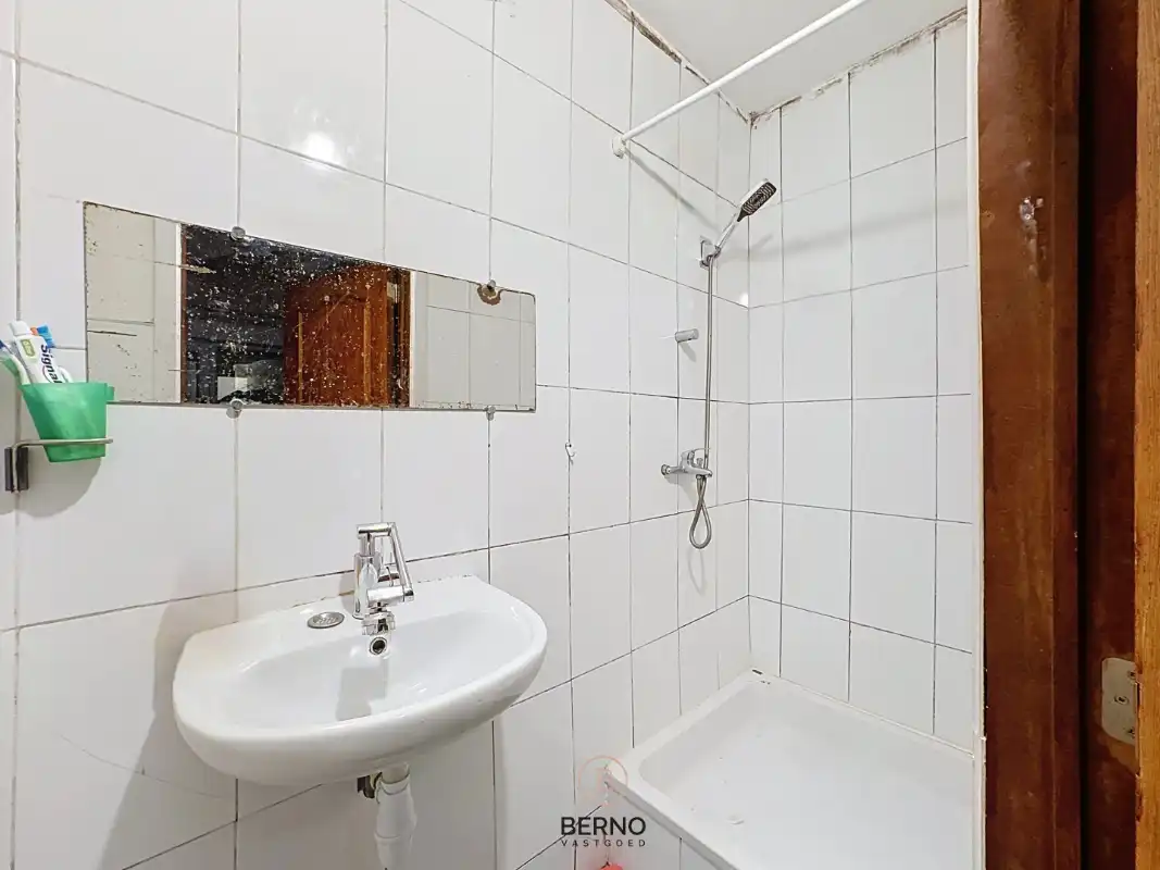 Te renoveren woning met 4 slaapkamers foto 7
