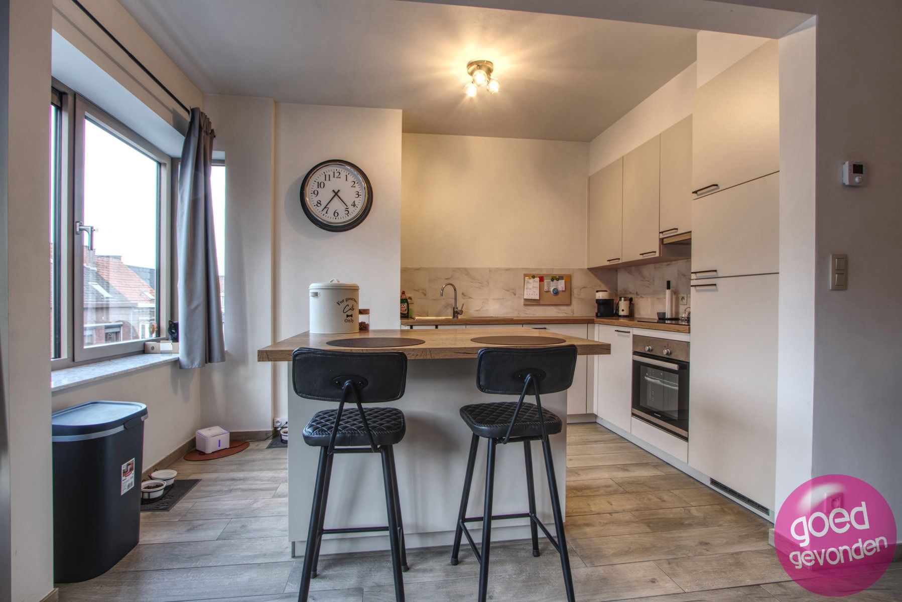 App 2 slk - lift - balkon - volledig vernieuwd - centraal foto 8