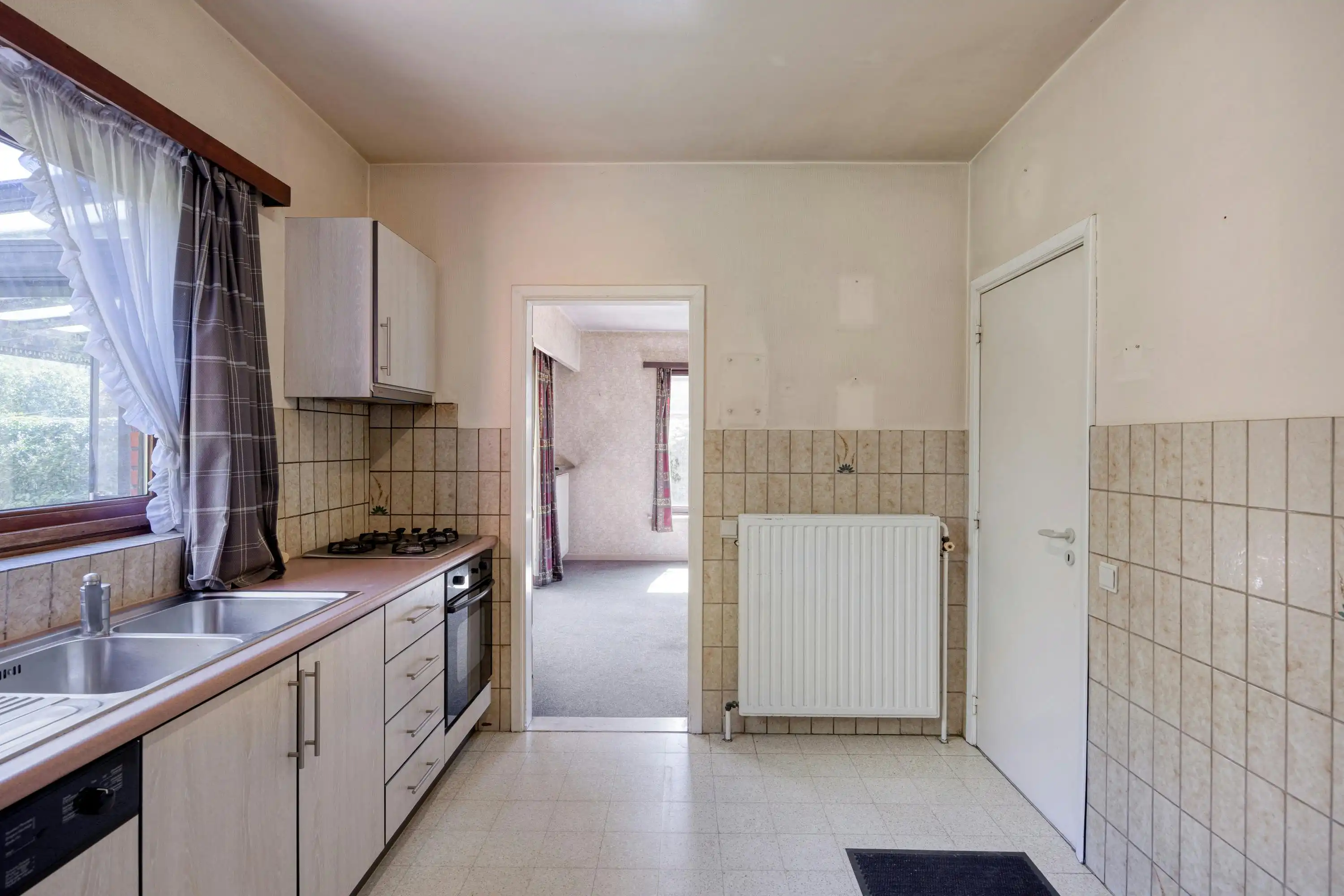 Te renoveren woning met grote tuin in Heide-Kalmthout! foto 8