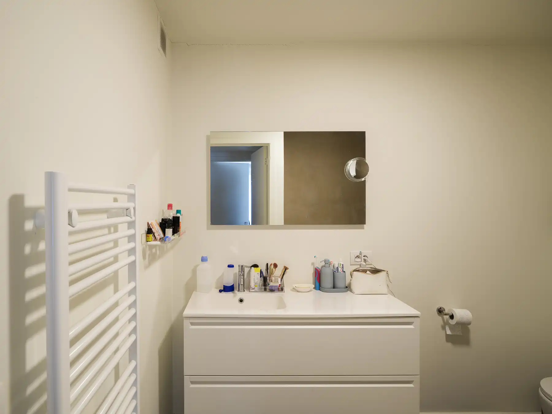 Instapklaar recent appartement met terras foto 15