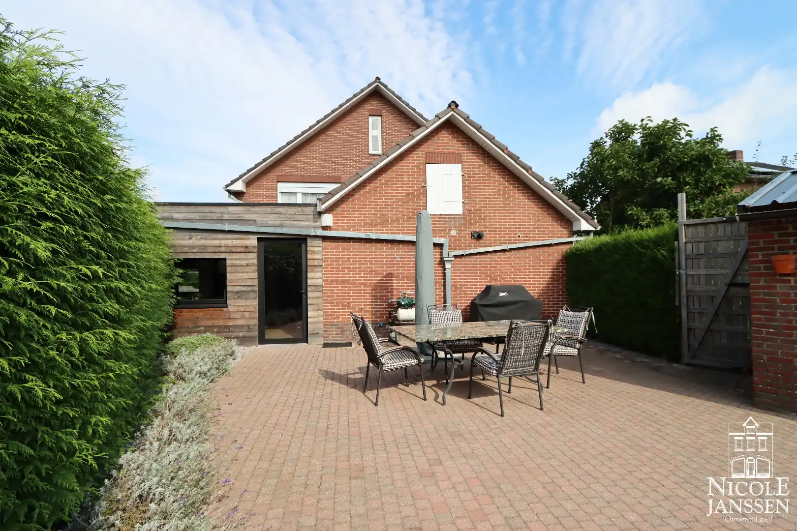 Instapklare gezinswoning met drie ruime slaapkamers en diepe tuin foto 3