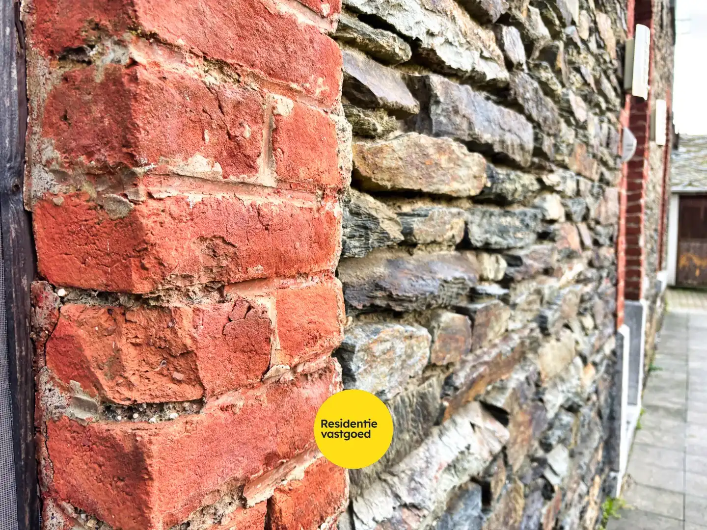 Unieke eigendom met woning, appartement en een bouwgrond! foto 2