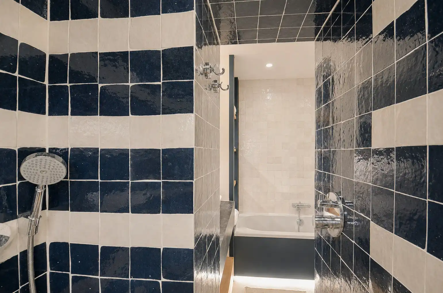 Stijlvol hoekappartement met tijdloze elegantie en een open zicht op de Kustlaan. foto 21