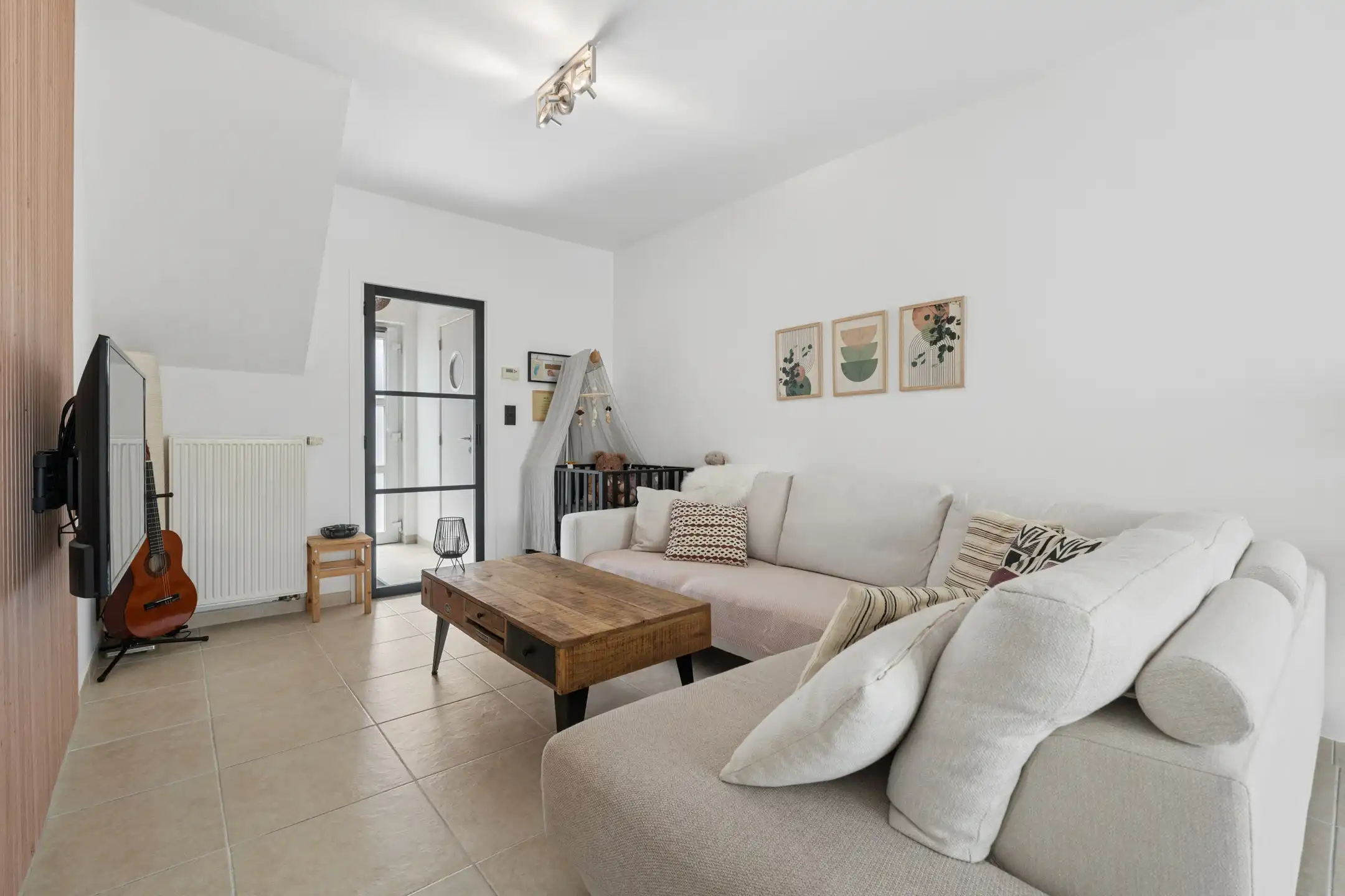 Ruime gezinswoning met garage en 5 slaapkamers.  foto 3