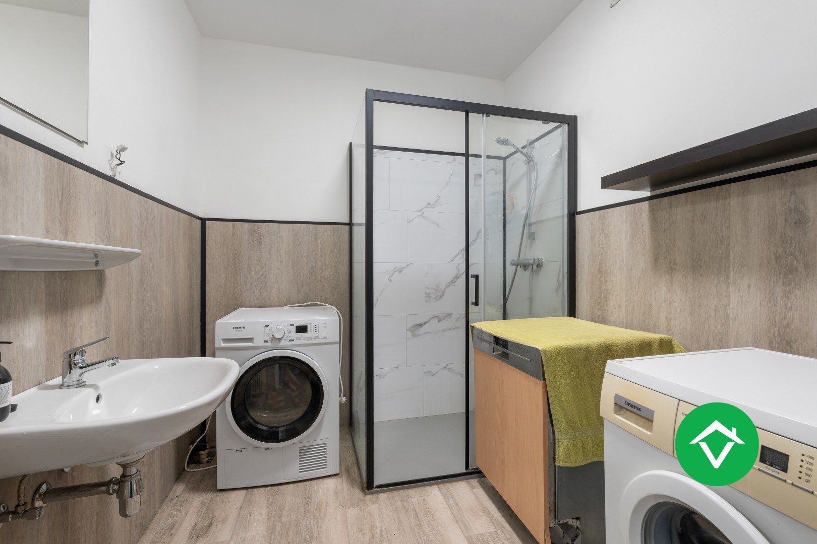 Veelzijdig handelspand met woonst en twee verhuurde appartementen in centrum Aartrijke foto 24