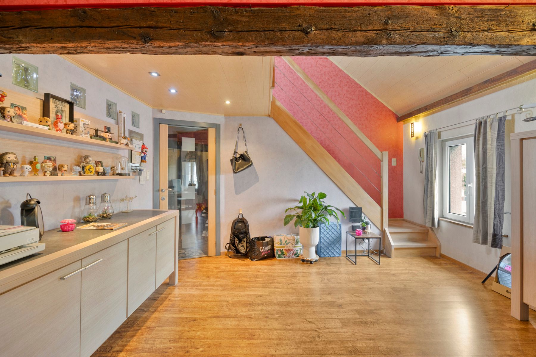 Zeer goed gelegen handelshuis + bovengelegen woonst en 2 kamers foto 12