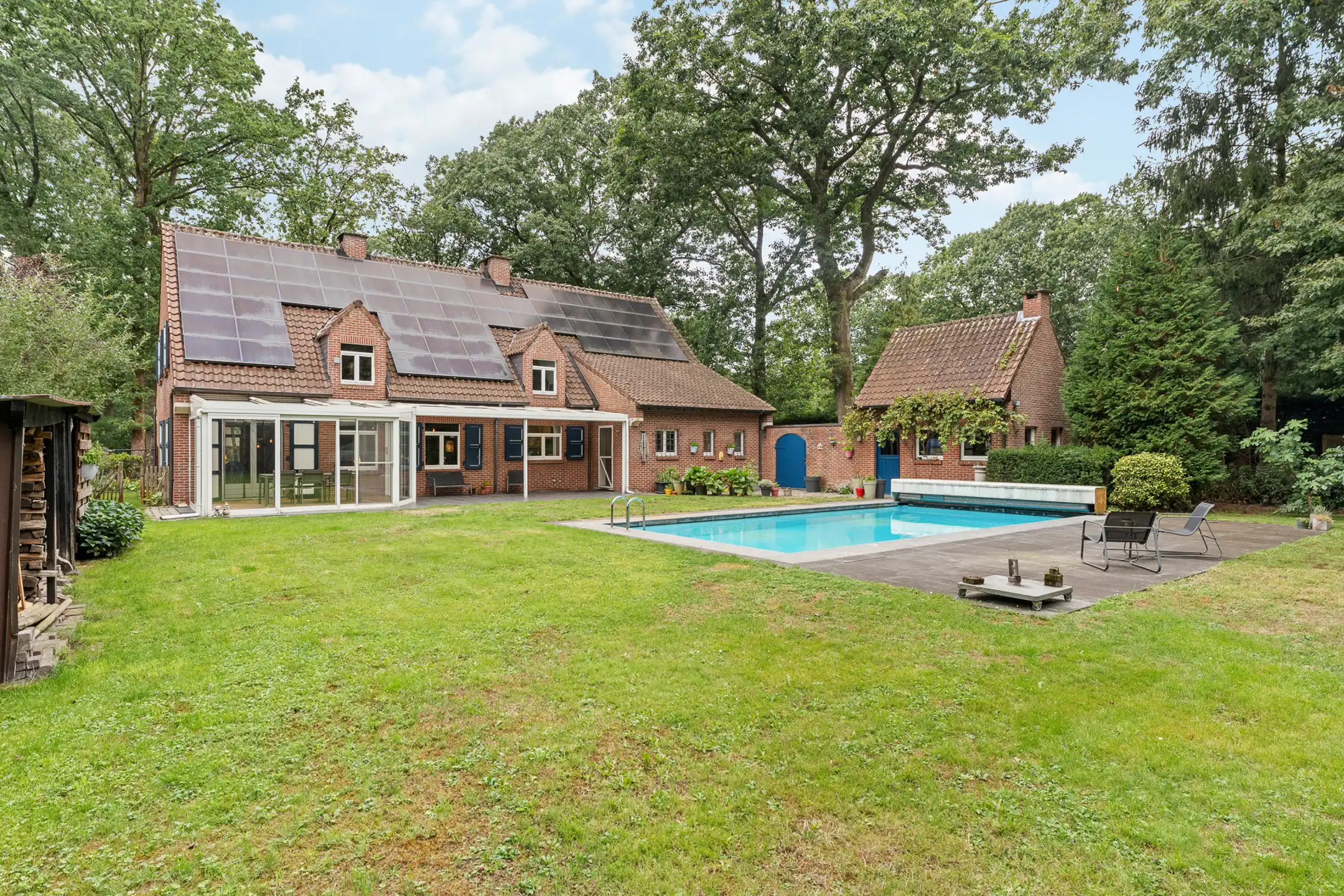 Ruime villa in bosrijke omgeving op een perceel van ca. 3.320m² met zwembad foto 32