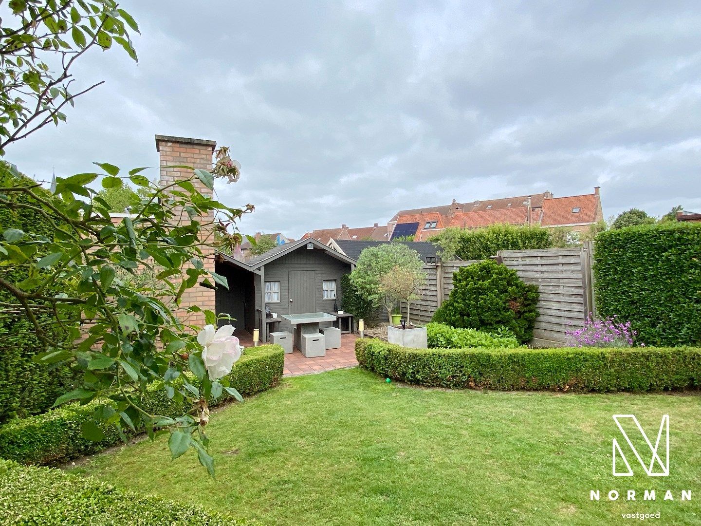 Hoofdfoto van de publicatie: Gelijkvloerse alleenstaande woning in hartje van Hulste met 3 slaapkamers en garage