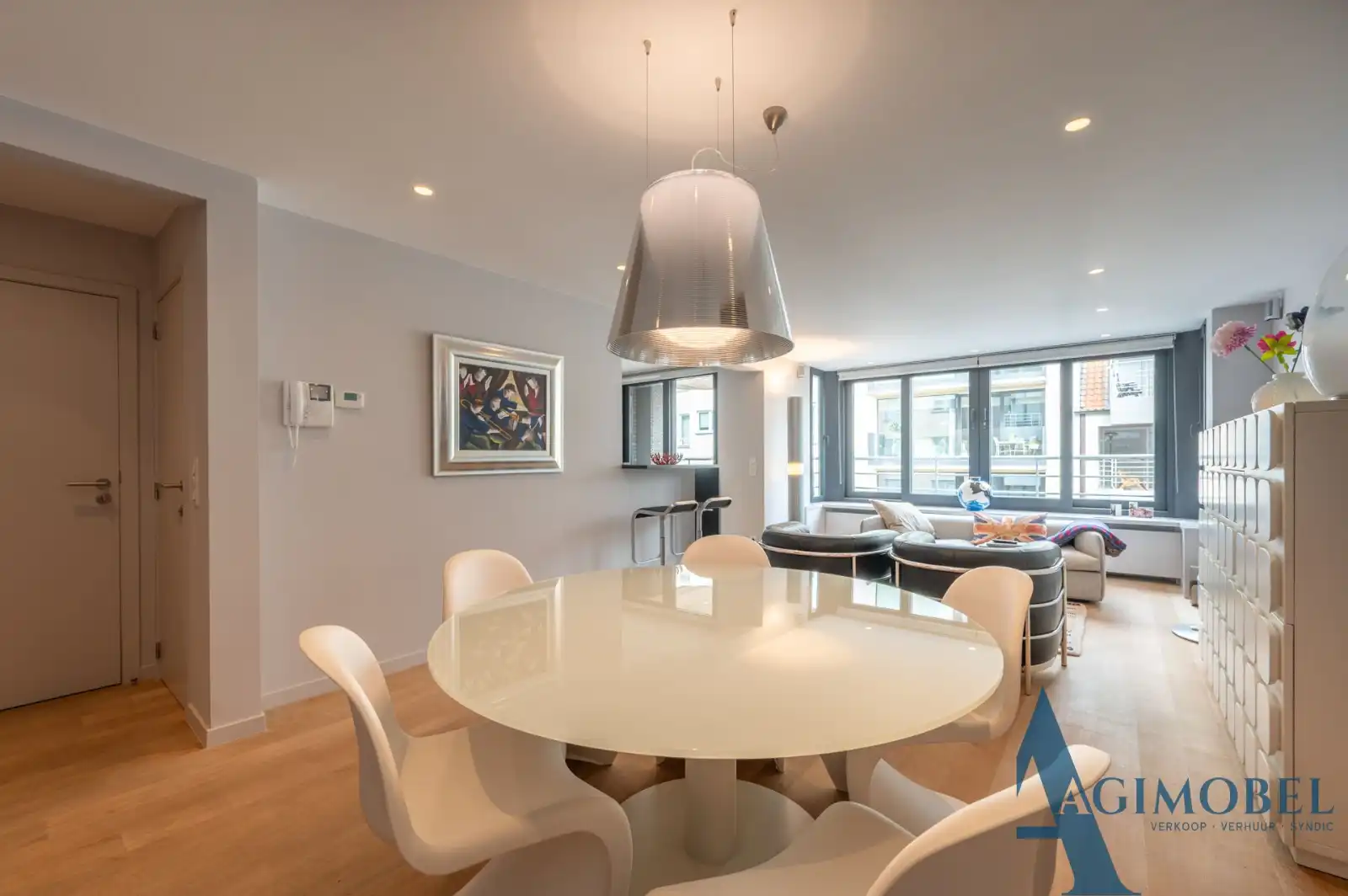 Eigentijds en perfect afgewerkt 2-slaapkamerappartement op toplocatie in Knokke. foto 2