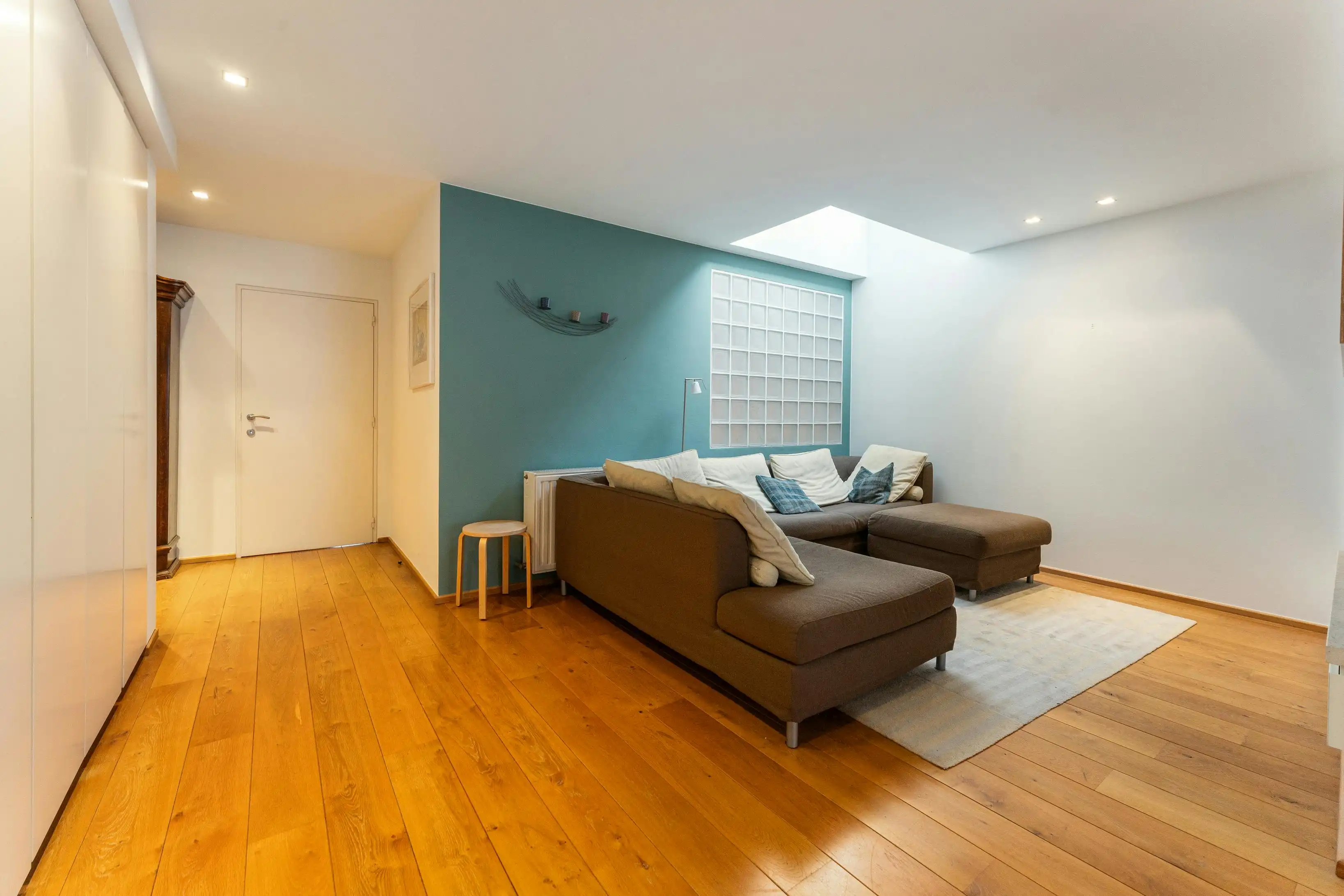 Ruime woning met handelsgelijkvloers en appartement in het centrum van Veurne. foto 12