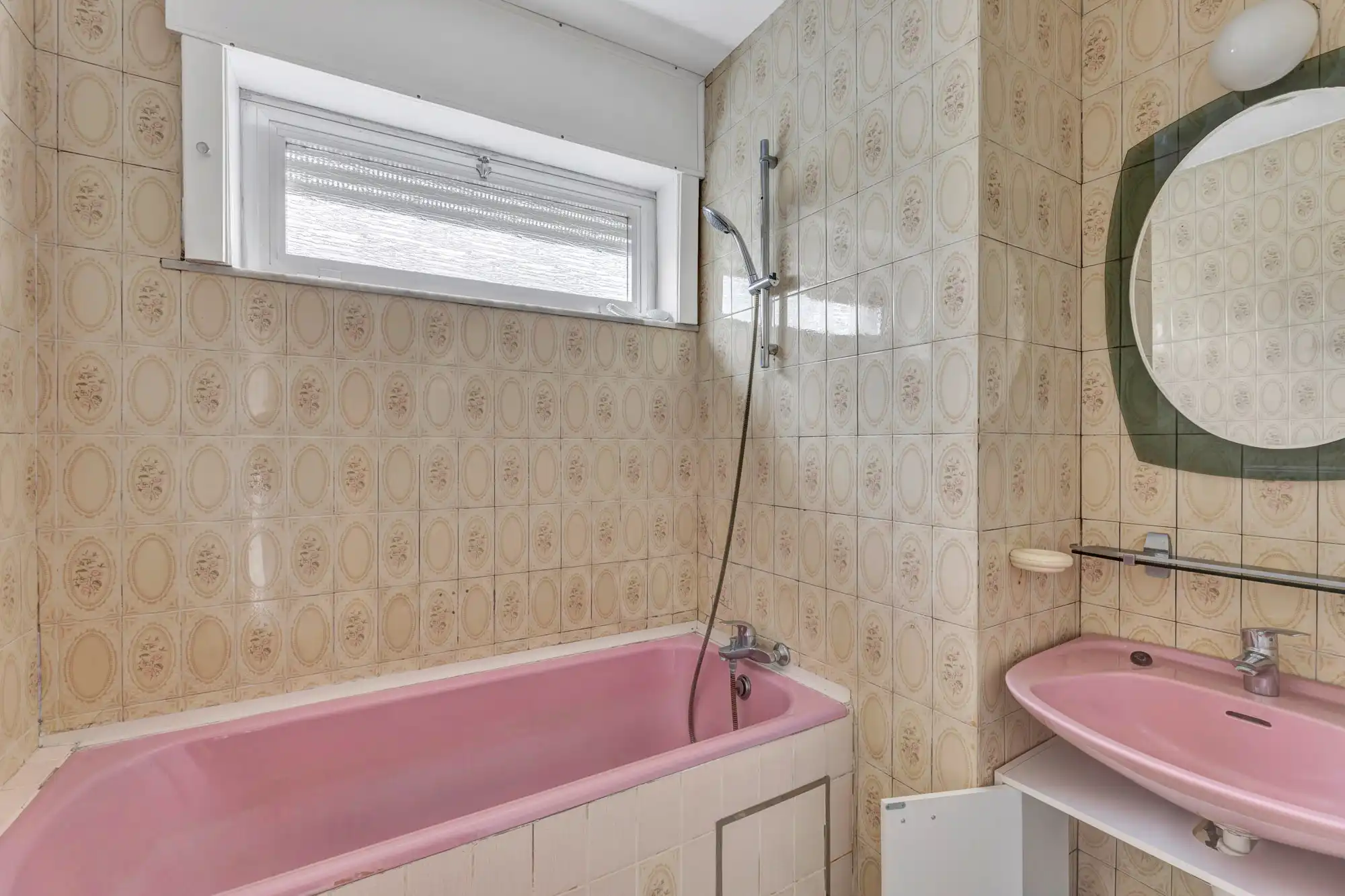 Te renoveren woning op 3a36ca met 3 slaapkamers en garage foto 8