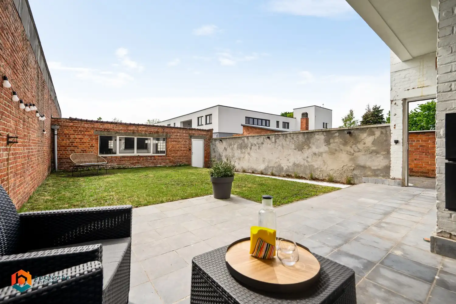 Appartementsgebouw met 2 app + grote parking foto 12