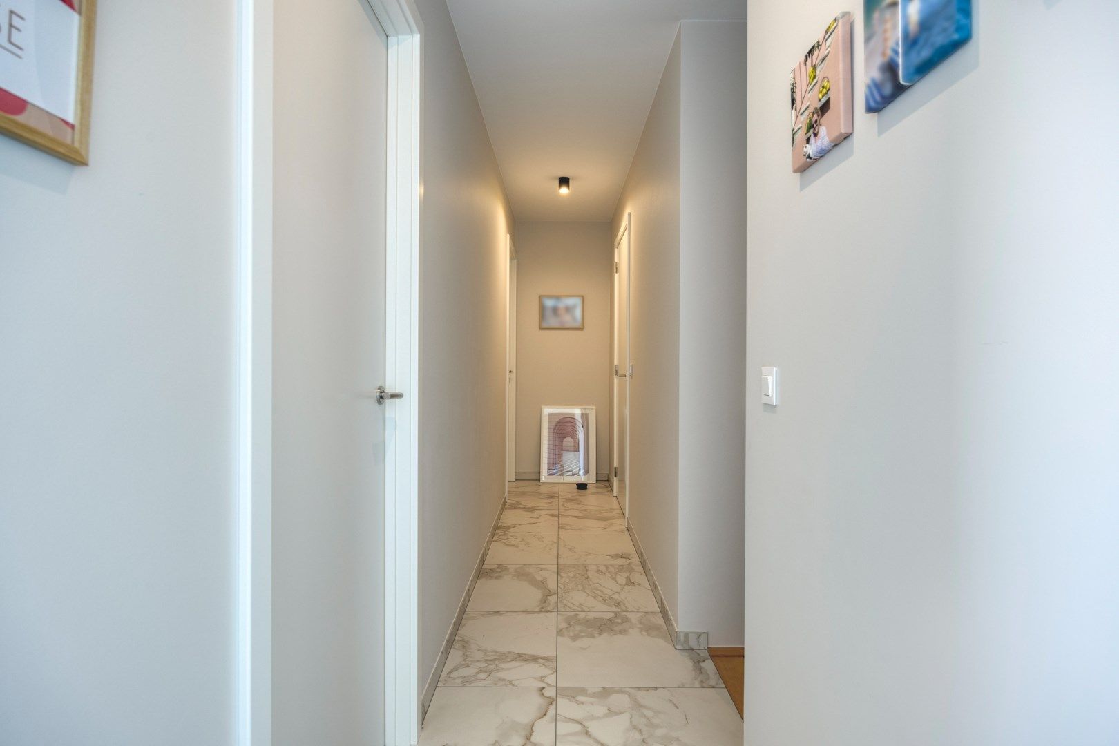 Recent gelijkvloers duplex appartement met 2 slpks, tuin, terras, kelderberging en carport ! foto 11