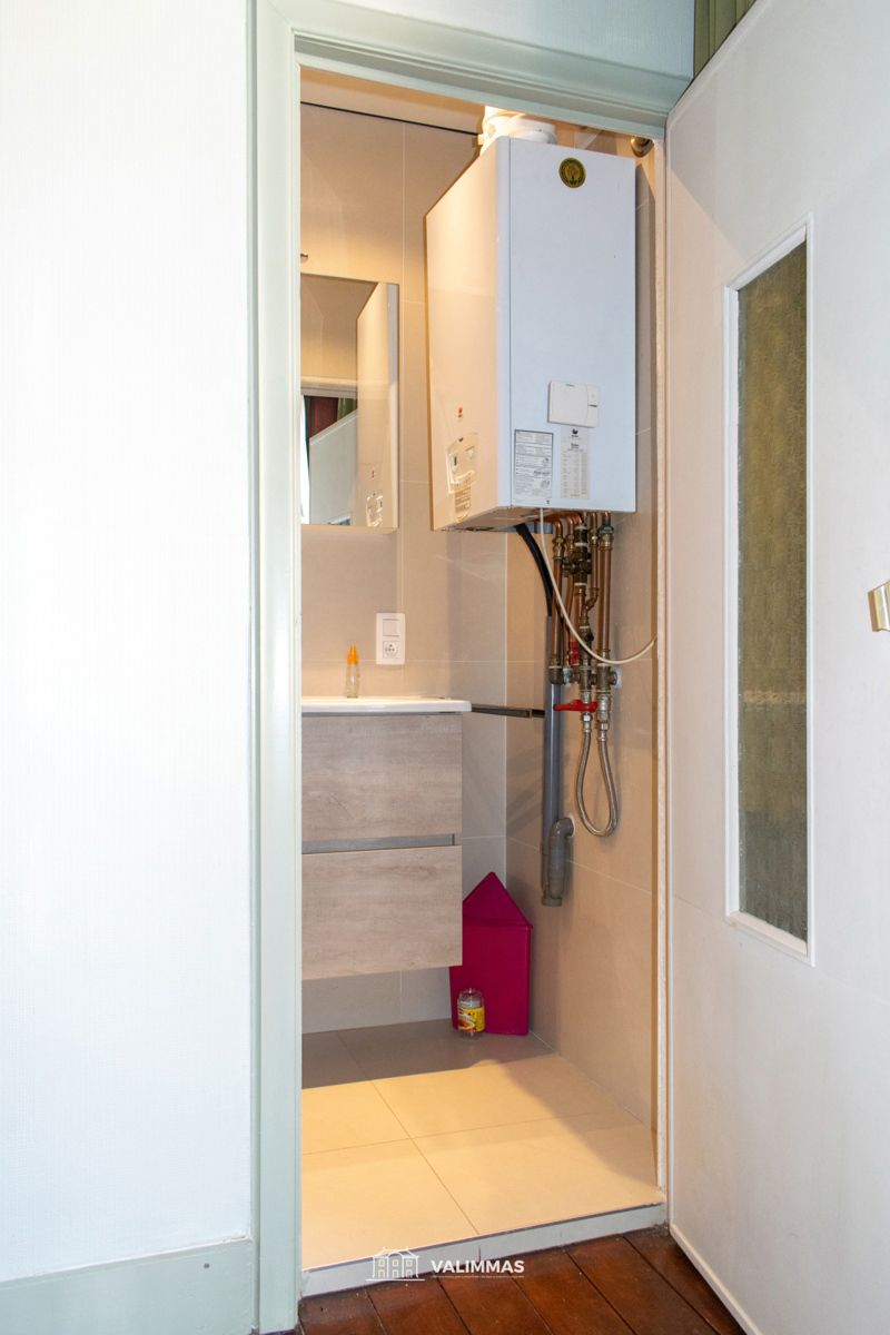 Welgelegen knusse rijwoning met koer... foto 12